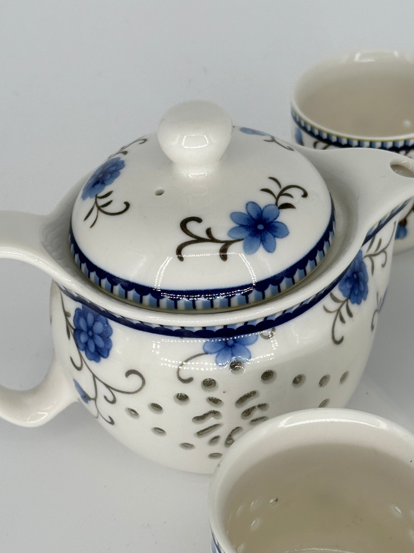 Dotted Blue Flowers Porcelain 8 Pieces Tea Set