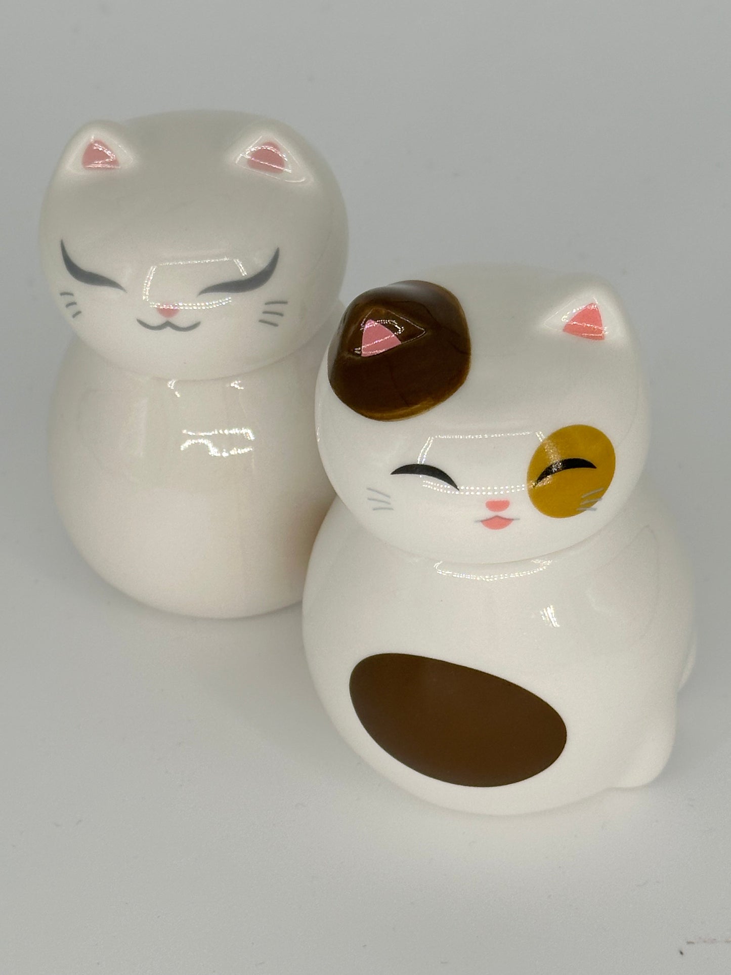 Super Cute White Cat Shaped Ceramic Dispenser